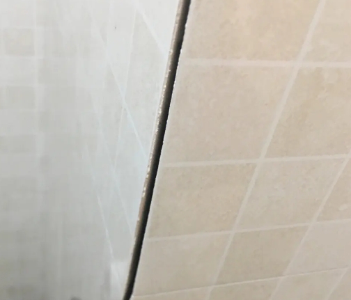 安乡瓷砖空鼓维修公司分享阳台瓷砖脱落的修复过程可以分为以下几个步骤